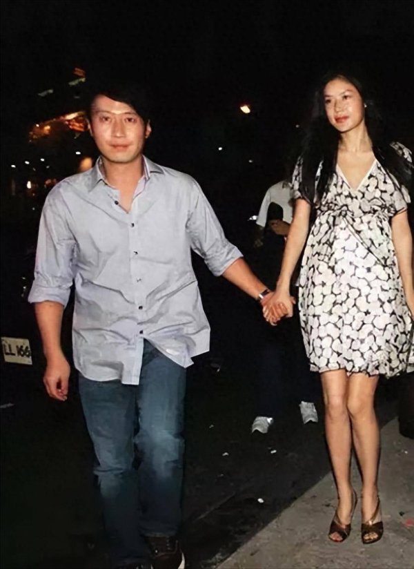 配资资讯网站 7亿婚姻4年散场！乐基儿带娃再恋小鲜肉，黎明后悔了吗？